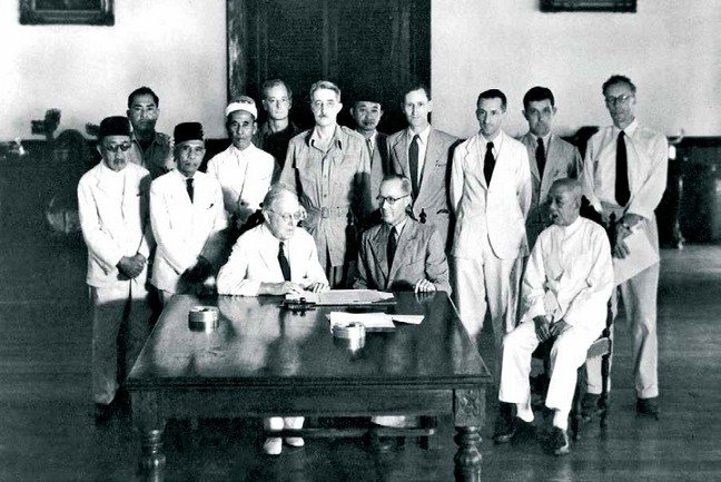 Rajah Vyner Brooke signing the Instrument of Cession at the Astana, Kuching, May 1946.