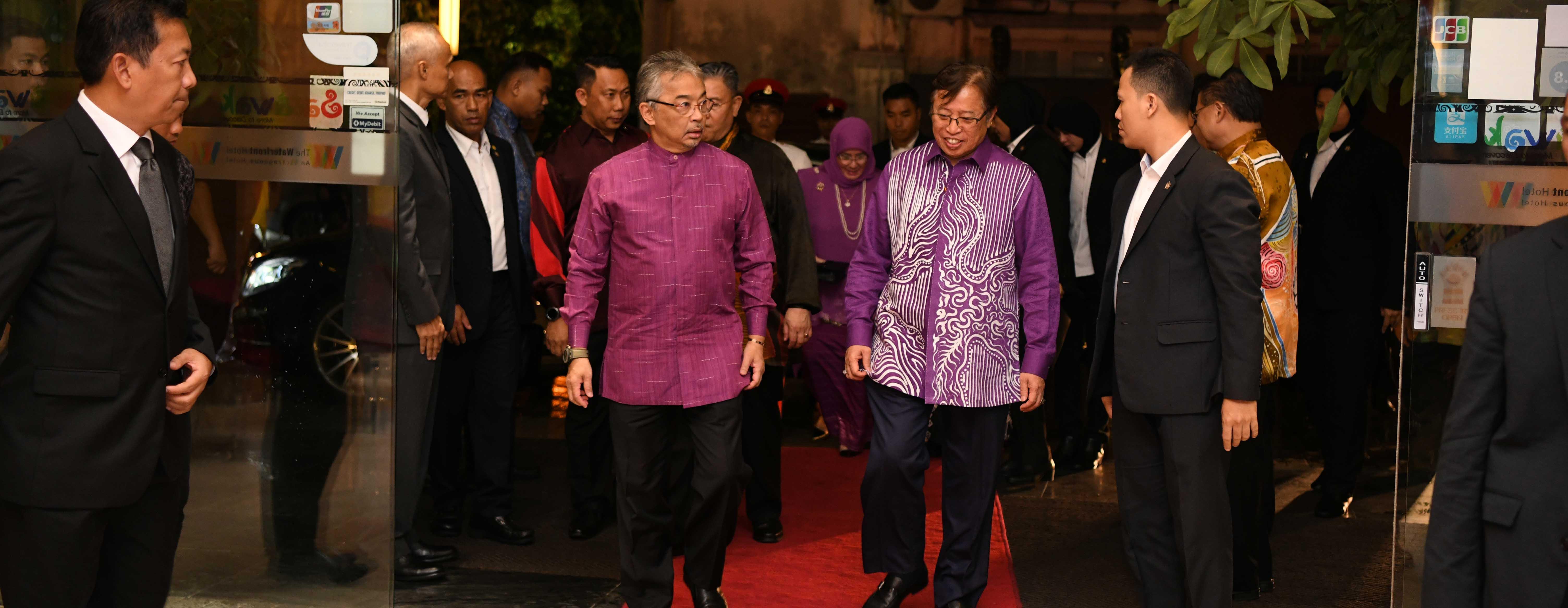 Majlis Santapan Malam Bersama Dengan Lawatan Kerja Kebawah Duli Yang Maha Mulia Seri Paduka Baginda Yang di-Pertuan Agong & Kebawah Duli Yang Maha Mulia Seri Paduka Baginda Raja Permaisuri Agong yang telah diadakan 25 April 2019. Copyright @ Office of the The Chief Minister of Sarawak, CMO